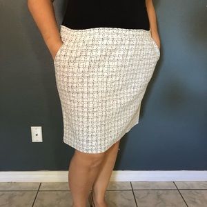 Stretchy, work skirt with pockets